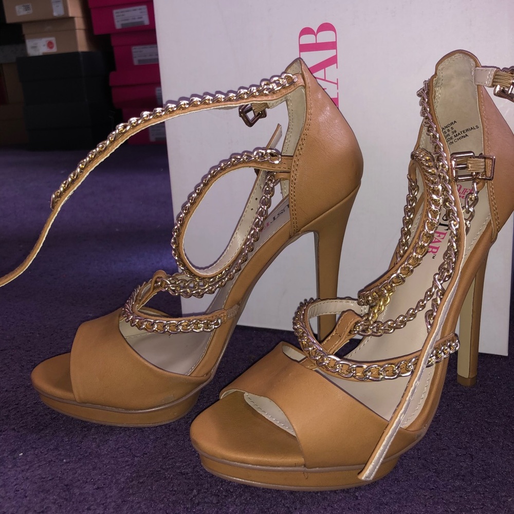 NUDE CHAIN HEELS